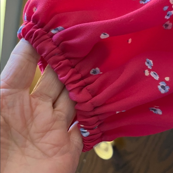 Gibson long sleeved dark pink top with tiny floral. Size Medium. - Picture 5 of 11